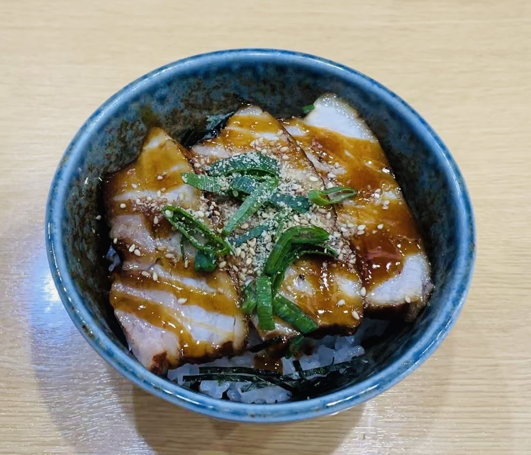 炙りチャーシュー丼