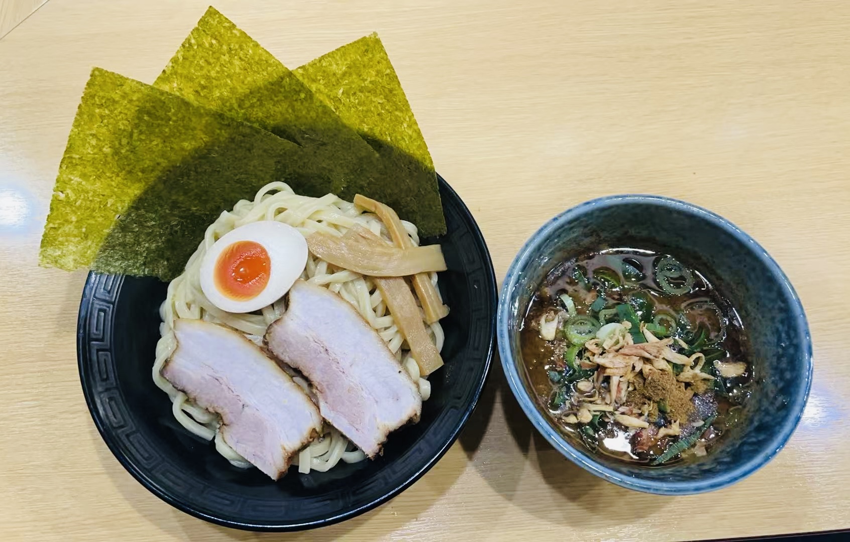 焦がしニンニクつけ麺